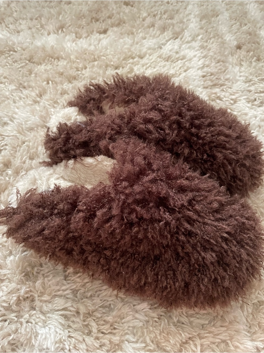 NWT Old Navy Indoor/outdoor Fluffy Slippers in Chocolate 🤎